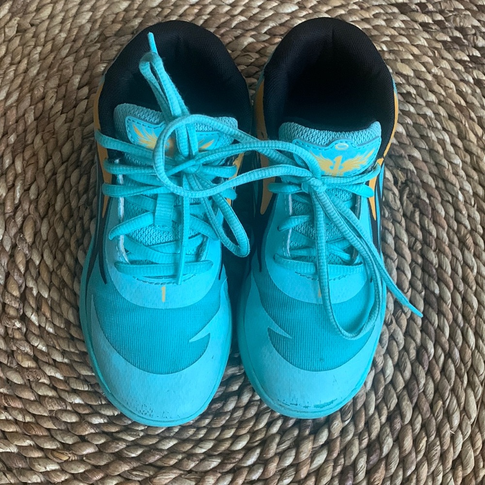 Melo Ball.02 Honeycomb boys basketball sneakers